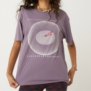 DAYDREAMER Queen Purple Graphic T-Shirt
